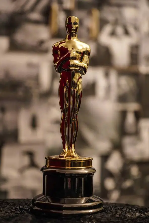 a photo of an Oscars trophy