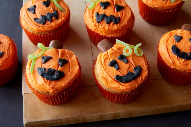 an image of Halloween themed cupcakes 