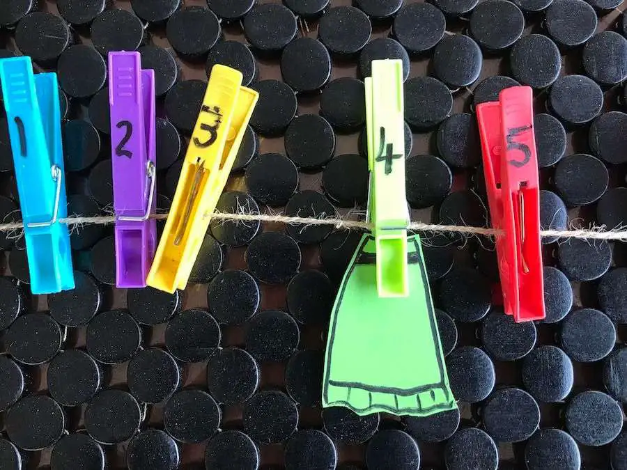varied colors for colored clothes peg game