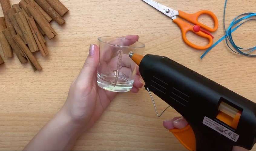 Gluing cinnamon sticks to Glass Holder